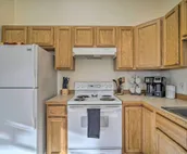 Quaint Anchorage Townhome - 6 Miles to Downtown!