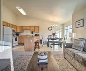 Quaint Anchorage Townhome - 6 Miles to Downtown!