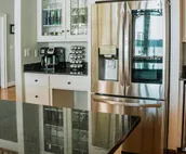 LAKEFRONT, INCREDIBLE SUNSETS, SLEEPS 20+, HIGHSPEED WIFI