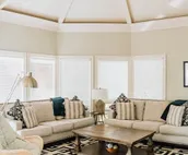LAKEFRONT, INCREDIBLE SUNSETS, SLEEPS 20+, HIGHSPEED WIFI