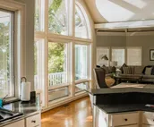 LAKEFRONT, INCREDIBLE SUNSETS, SLEEPS 20+, HIGHSPEED WIFI