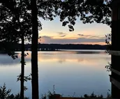 LAKEFRONT, INCREDIBLE SUNSETS, SLEEPS 20+, HIGHSPEED WIFI