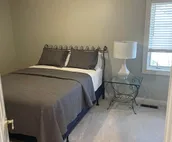 LAKEFRONT, INCREDIBLE SUNSETS, SLEEPS 20+, HIGHSPEED WIFI