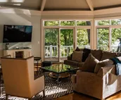LAKEFRONT, INCREDIBLE SUNSETS, SLEEPS 20+, HIGHSPEED WIFI