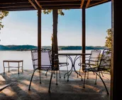 LAKEFRONT, INCREDIBLE SUNSETS, SLEEPS 20+, HIGHSPEED WIFI