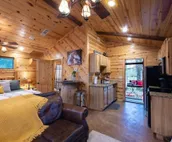Ain't Life Grand-Honeymoon Cabin/Hot Tub/ Location