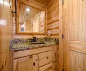 Ain't Life Grand-Honeymoon Cabin/Hot Tub/ Location