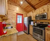 Ain't Life Grand-Honeymoon Cabin/Hot Tub/ Location