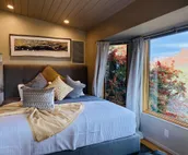 Best Red Rock Views! Private Hot Tub, huge deck