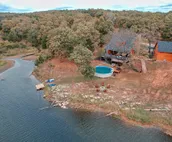 Charming EdgeWater Escape, private pool near Arbuckle Lake