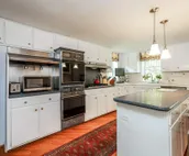 Cheerful Historical Mansion 8-bedrooms and 6 baths Vacation Home  in Derby City