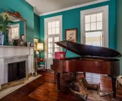 Cheerful Historical Mansion 8-bedrooms and 6 baths Vacation Home  in Derby City
