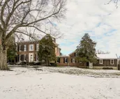 Cheerful Historical Mansion 8-bedrooms and 6 baths Vacation Home  in Derby City