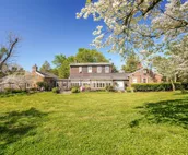 Cheerful Historical Mansion 8-bedrooms and 6 baths Vacation Home  in Derby City