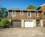 Cheerful Historical Mansion 8-bedrooms and 6 baths Vacation Home  in Derby City