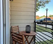 [SU 922-1] Evie's Campus-close 2 bedroom luxury