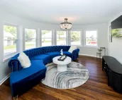 NEW and Beautiful! 2 blocks to Indiana U, walk to dining! Comfortable,  Location