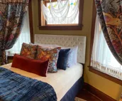 "The Edmond" an 1887 Arts & Crafts gem! - 1 King - 1 Queen