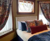"The Edmond" an 1887 Arts & Crafts gem! - 1 King - 1 Queen