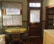 "The Edmond" an 1887 Arts & Crafts gem! - 1 King - 1 Queen