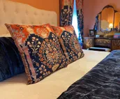 "The Edmond" an 1887 Arts & Crafts gem! - 1 King - 1 Queen
