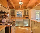 Luxe Dog-Friendly Cabin w/ Hot Tub & Game Room