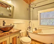 Luxe Dog-Friendly Cabin w/ Hot Tub & Game Room