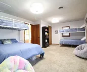 An Updated, Secluded family friendly home with Fast Wifi
