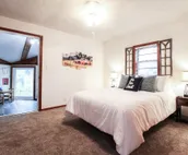 An Updated, Secluded family friendly home with Fast Wifi