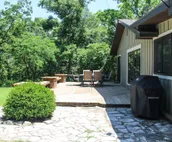 An Updated, Secluded family friendly home with Fast Wifi
