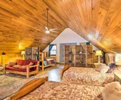 Lakeside Sarona Home: Private Dock & Fire Pit!