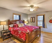 Lakeside Sarona Home: Private Dock & Fire Pit!