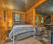 Secluded Wright City Cabin w/ Scenic Forest Views!