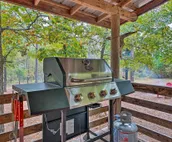 Secluded Wright City Cabin w/ Scenic Forest Views!