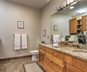 Ideally Located Alaskan Getaway w/ Patio & Hot Tub