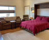 Ideally Located Alaskan Getaway w/ Patio & Hot Tub