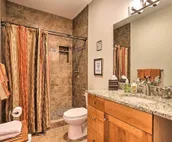 Ideally Located Alaskan Getaway w/ Patio & Hot Tub