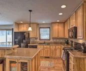 ‘14A Getaway’ Family House with Large Deck!