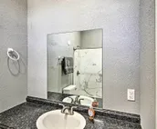 Pet-Friendly Apt Near Historic Downtown Enid