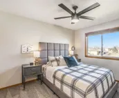City Lodge -Beautiful 10 Person Home Near the Mall
