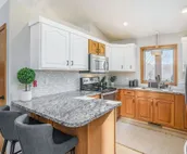 City Lodge -Beautiful 10 Person Home Near the Mall