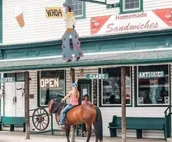 Cozy Sheridan Wyoming Experience, charming 2 bedroom only moments from the best