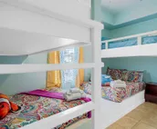 FantaSea House, Beachfront 6 Bedroom Beauty Sleeps 20