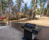 The Great Escape | Gas Grill, Hot Tub, Fireplace!