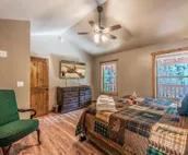 The Great Escape | Gas Grill, Hot Tub, Fireplace!