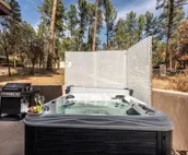 The Great Escape | Gas Grill, Hot Tub, Fireplace!