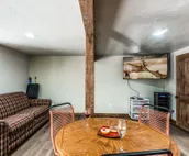 The Great Escape | Gas Grill, Hot Tub, Fireplace!