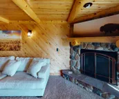 Spacious 6 bedroom house with a hot tub!!!