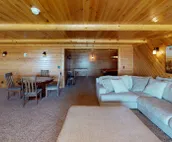 Spacious 6 bedroom house with a hot tub!!!
