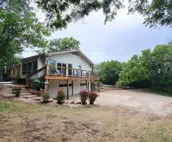 Peaceful retreat, just 10 minutes outside of town